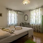 Zelda Vila
